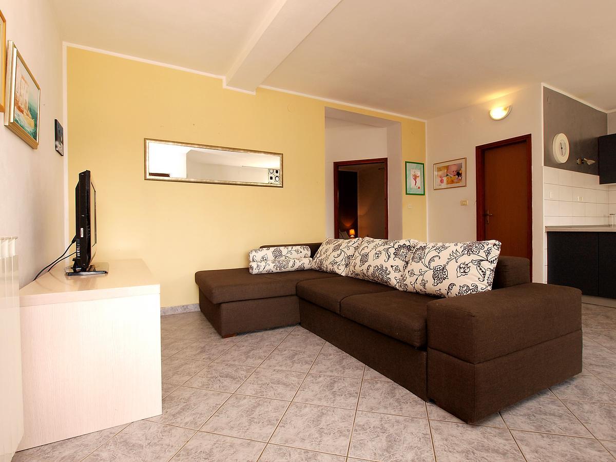 Apartments Dusanka 799 Fažana Exterior foto