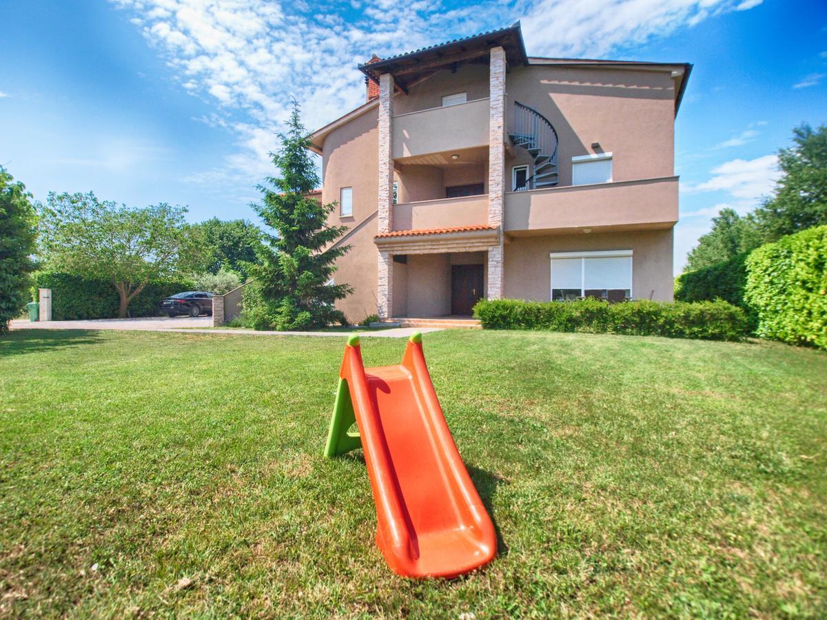Apartments Dusanka 799 Fažana Exterior foto